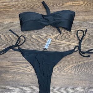 STRAPLESS BANDEAU BIKINI WITH THONG BOTTOMS 🖤